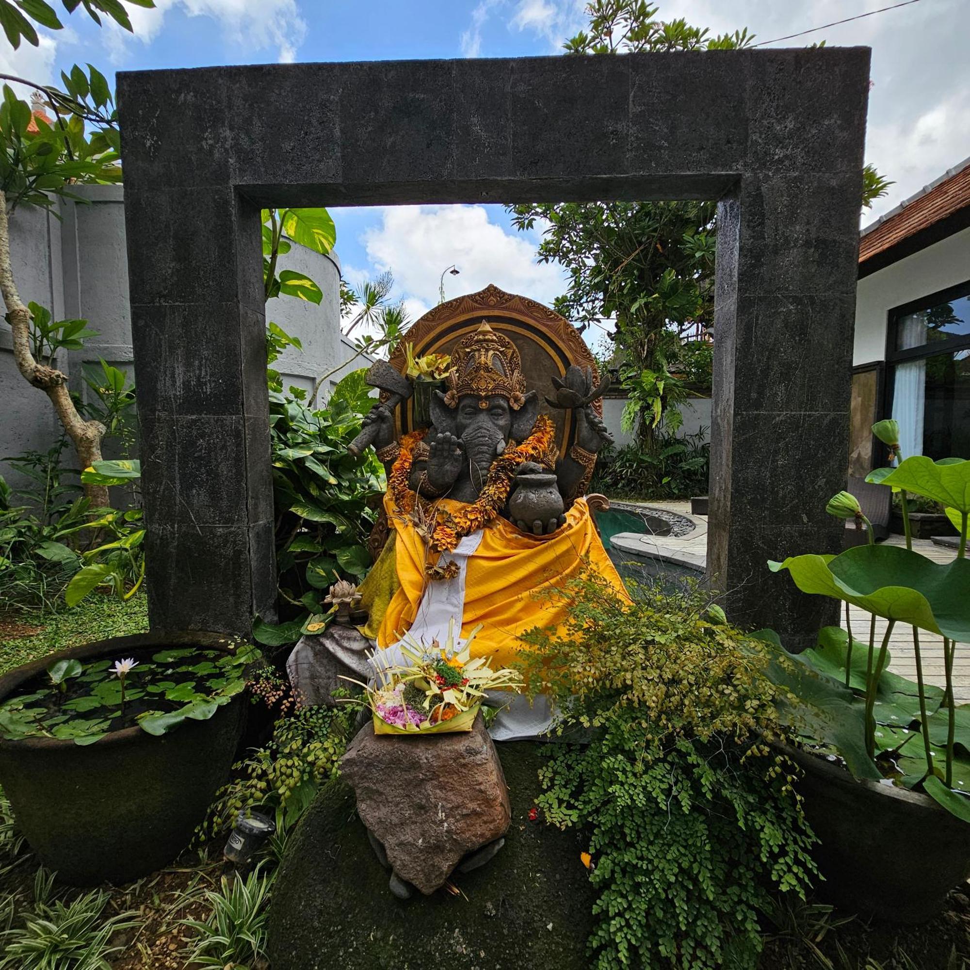 Chandi Hotel Ubud Exterior photo